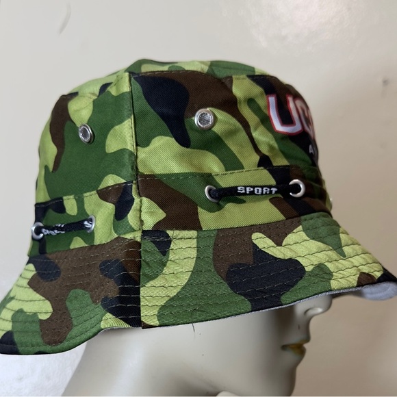 NWOT Camouflage Bucket Hat with UCONN Logo - Picture 4 of 9